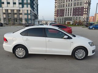 2018 Volkswagen Polo V Рестайлинг, белый, 1080000 рублей, вид 4