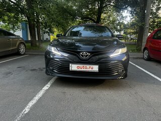 2020 Toyota Camry VIII (XV70), чёрный, 2000000 рублей, вид 3