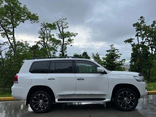 2017 Toyota Land Cruiser 200 Series Рестайлинг 2, белый, 5650000 рублей, вид 2