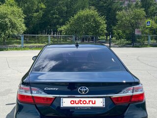 2017 Toyota Camry VII (XV50) Рестайлинг 2, серый, 2590000 рублей, вид 4