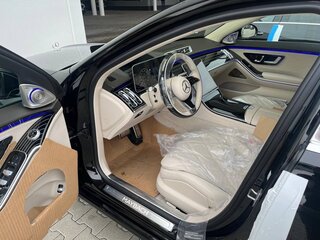 2025 Mercedes-Benz Maybach S-Класс 580 II (Z223), чёрный, 29100000 рублей, вид 3