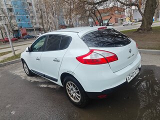 2014 Renault Megane III Рестайлинг 2, белый, 700000 рублей, вид 4