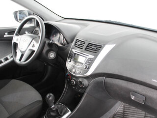 2013 Hyundai Solaris I, белый, 720000 рублей, вид 5