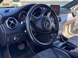 2017 Mercedes-Benz GLA 200 I (X156) Рестайлинг, белый, 2400000 рублей, вид 4