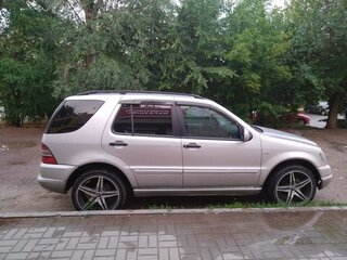 2000 Mercedes-Benz M-Класс 270 I (W163), серебристый, 880000 рублей, вид 3