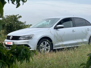 2015 Volkswagen Jetta VI Рестайлинг, серебристый, 1100000 рублей, вид 4