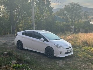 2011 Toyota Prius III Рестайлинг (XW30), белый, 1200000 рублей, вид 1