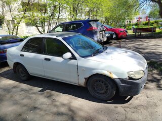 2001 Mazda Familia VIII (BJ), белый, 220000 рублей, вид 4