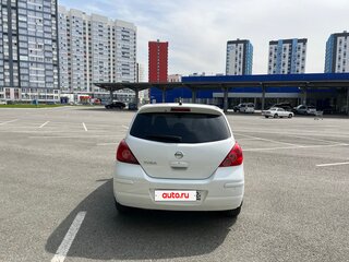 2013 Nissan Tiida I Рестайлинг, белый, 680000 рублей, вид 4