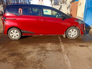 2019 Toyota Sienta II Рестайлинг, красный, 1700000 рублей, вид 2