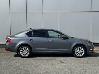 2018 Skoda Octavia III (A7) Рестайлинг, серый, 1585000 рублей, вид 5