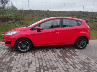 2018 Ford Fiesta Mk6 Рестайлинг, красный, 780000 рублей, вид 4