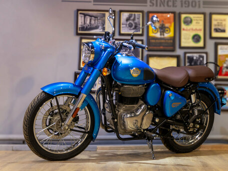 2025 Royal Enfield Classic 350, синий, 488000 рублей, вид 1