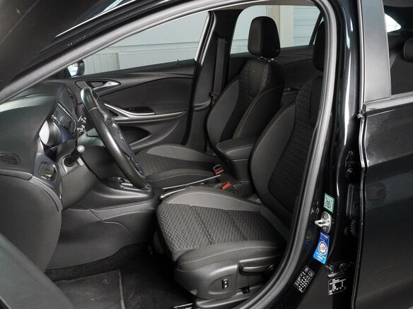 2020 Opel Astra K Рестайлинг, чёрный, 1639000 рублей - вид 9