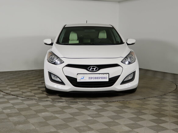 2012 Hyundai i30 II, белый - вид 1