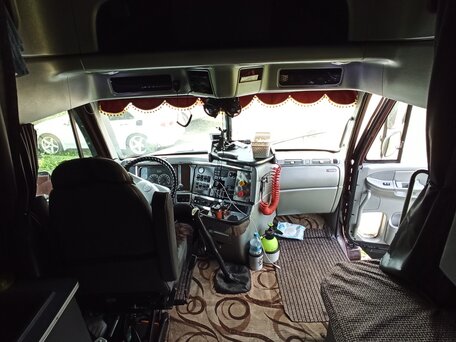 2005 Freightliner Columbia, коричневый, 5000000 рублей, вид 1
