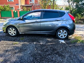 2013 Hyundai Solaris I, серый, 660000 рублей, вид 3