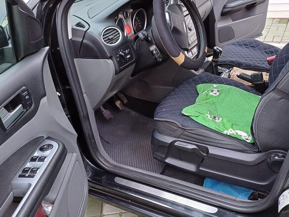 2008 Ford Focus II Рестайлинг, чёрный, 940000 рублей - вид 3