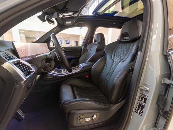 2022 BMW X7 M60i I (G07) Рестайлинг, серый - вид 14