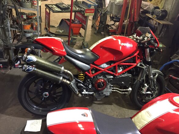 2006 Ducati Monster S4, красный - вид 4