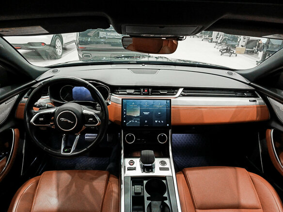 2023 Jaguar XF II Рестайлинг, чёрный, 4680000 рублей - вид 13