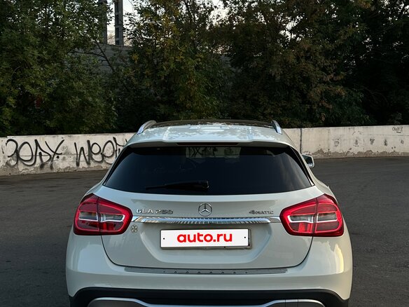 2017 Mercedes-Benz GLA 250 I (X156), белый, 1880000 рублей - вид 5
