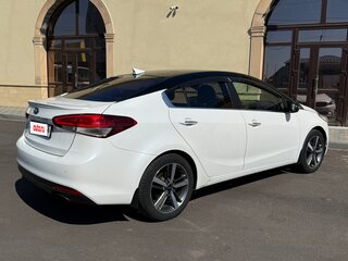 2017 Kia Cerato III Рестайлинг (Classic), белый, 1390000 рублей, вид 3