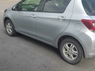 2016 Toyota Vitz III (XP130) Рестайлинг, серебристый, 700000 рублей, вид 5