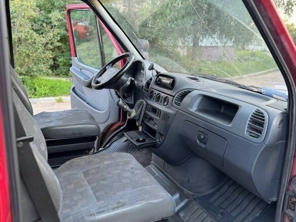 2005 Mercedes-Benz Sprinter, красный, 525000 рублей - вид 8