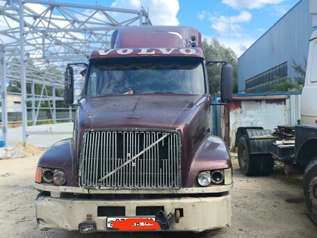 1999 Volvo VNL, пурпурный, 900000 рублей, вид 2