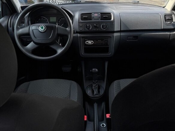 2011 Skoda Fabia II Рестайлинг, белый, 770000 рублей - вид 12