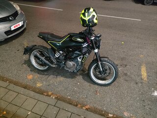 2018 Husqvarna Svartpilen 401, чёрный, 465000 рублей, вид 1