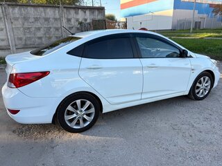 2013 Hyundai Solaris I, белый, 850000 рублей, вид 3