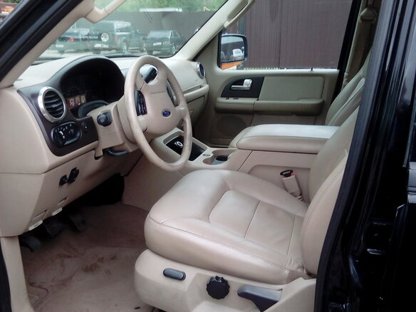 2004 Ford Expedition II, чёрный - вид 3