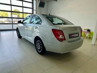 2013 Chevrolet Aveo II, серебристый, 729900 рублей, вид 4