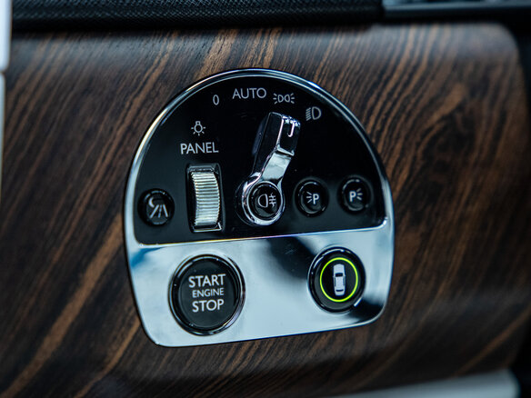 2018 Rolls-Royce Cullinan I (Series I), серый, 27900000 рублей - вид 18