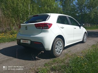 2019 Kia Rio IV (Global market), белый, 1300000 рублей, вид 3