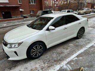 2016 Toyota Camry VII (XV50) Рестайлинг, белый, 2450000 рублей, вид 5