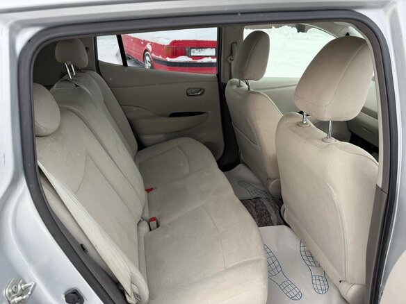 2011 Nissan Leaf (EM61) I (ZE0/AZE0), серый, 625000 рублей - вид 15
