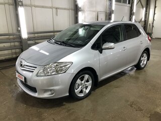 2011 Toyota Auris I Рестайлинг, серебристый, 800000 рублей, вид 1