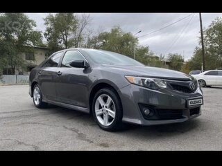 2014 Toyota Camry VII (XV50), серый, 1800000 рублей, вид 2