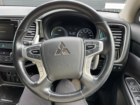 2018 Mitsubishi Outlander PHEV III Рестайлинг 2, коричневый, 3199000 рублей - вид 13
