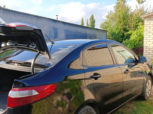 2013 Kia Rio 5-speed III, чёрный, 800000 рублей - вид 5