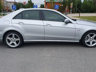 2009 Mercedes-Benz E-Класс 200 IV (W212, S212, C207), серебристый, 1200000 рублей, вид 4