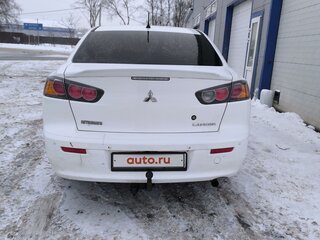 2013 Mitsubishi Lancer X Рестайлинг, белый, 730000 рублей, вид 3