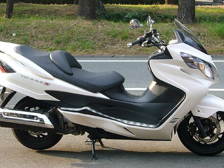 2006 Suzuki Burgman (SkyWave) 250, белый, 225000 рублей, вид 1