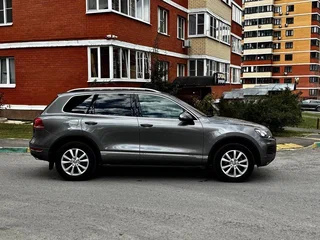 2014 Volkswagen Touareg II Рестайлинг, серый, 2290000 рублей, вид 5
