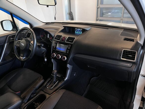 2015 Subaru Forester IV Рестайлинг, белый, 1425000 рублей - вид 11