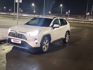 2021 Toyota RAV4 V (XA50), белый, 3450000 рублей, вид 4