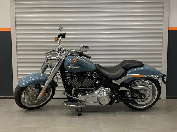 2024 Harley-Davidson Fat Boy, голубой, 3390000 рублей
